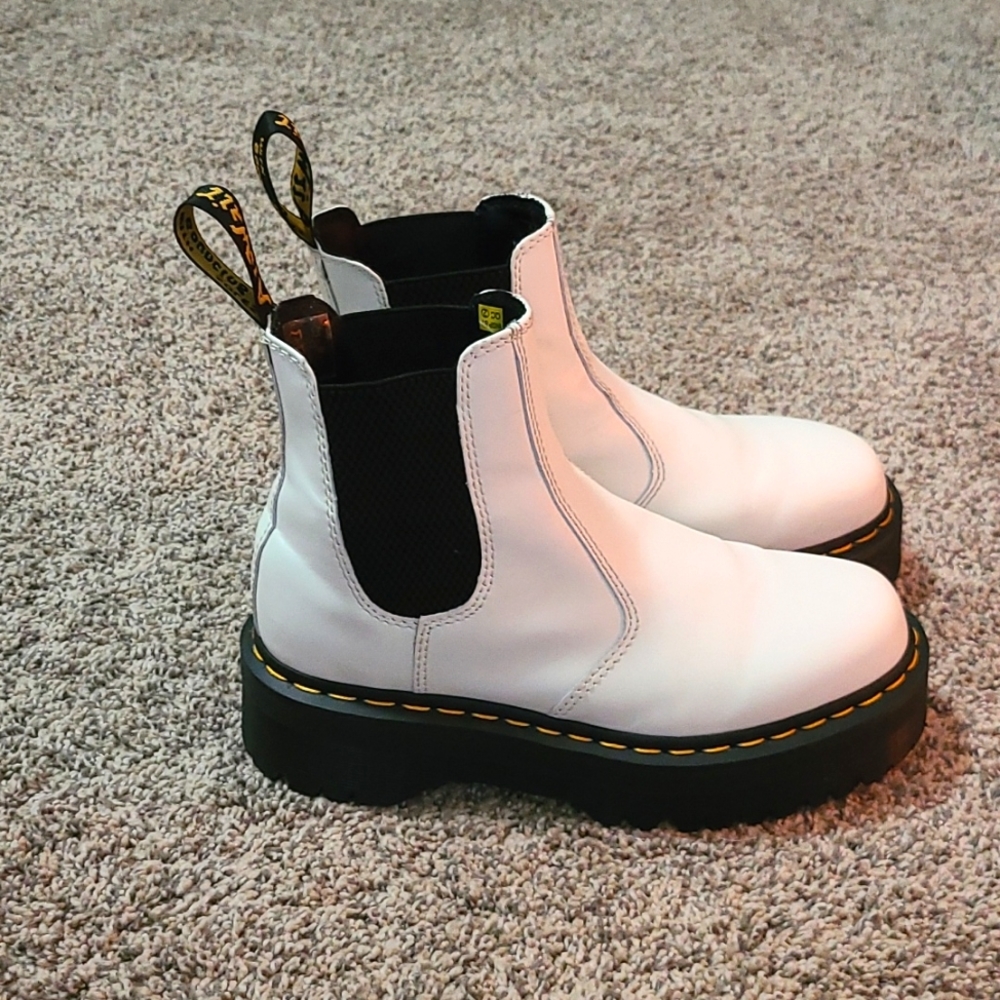 2976 quad platform white size 8 chelsea doc marten boots